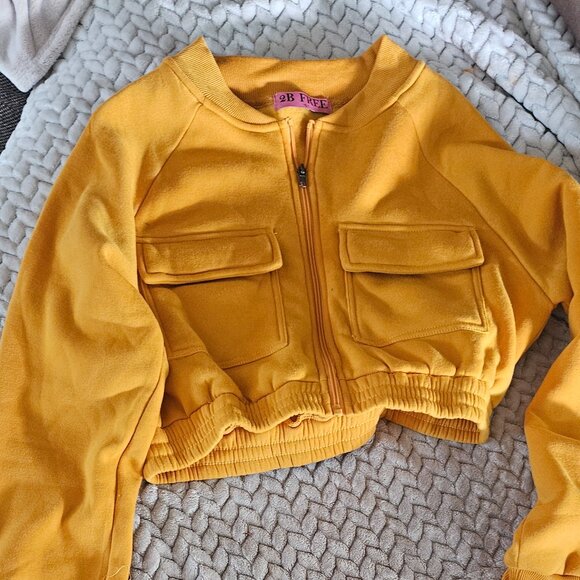 Cropped Sweater - Picture 2 of 3
